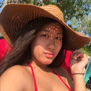 Meet your Posher, Elaine